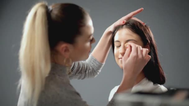 Make up tutorial filmed live for broadcast on social media - Footage, Video