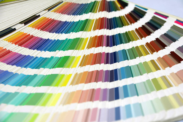Rainbow Sample Colors Palette Katalog, Farbmuster Buch isoliert auf weißem Hintergrund.  - Foto, Bild