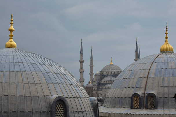 Cupole di Santa Sofia e la Moschea Blu. Attrazioni di Istanbul. - Foto, immagini
