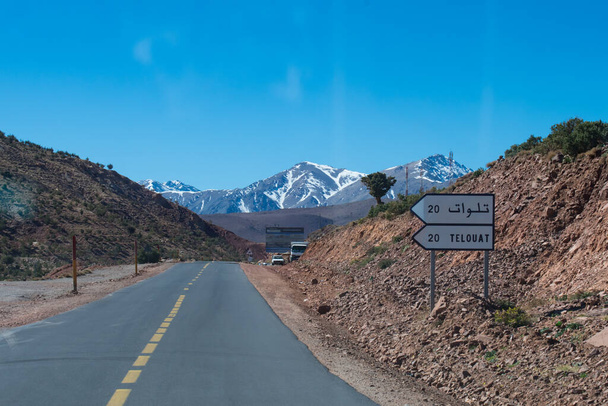 Út Marokkóban, az Atlasz hegység lábánál - Fotó, kép