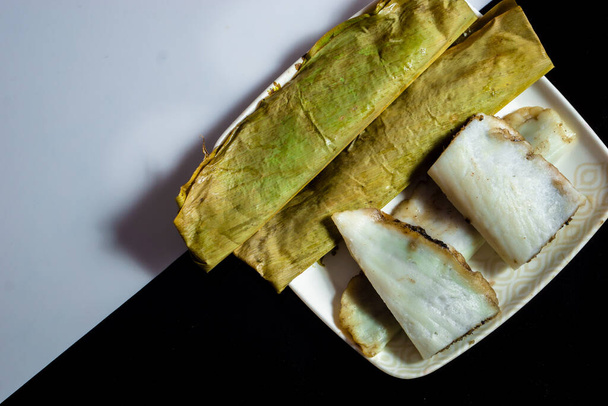 вкусная домашняя еда, приготовленная с использованием куркумы листья тиля и jaggery - Фото, изображение