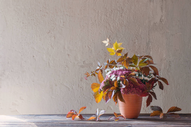 beautiful autumnal composition on wooden table on background white wall - Foto, immagini