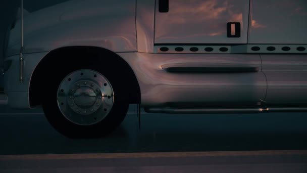 Ulaşım, lojistik konsept. Yoldaki kamyon, otoban - Video, Çekim