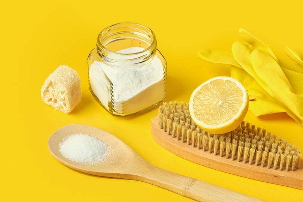 soda, lemon and other natural cleaning materials, cleaning kit with non-toxic detergents, no plastic life style - 写真・画像