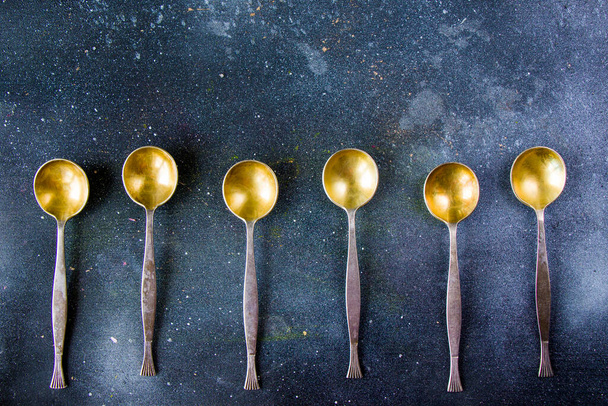 Silverware, silver vintage spoon background, spoon set on the dark background - Foto, Imagen