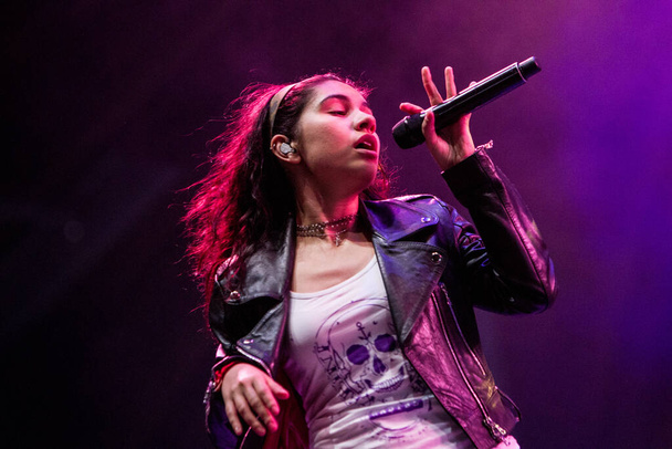 Alessia Cara auf der Bühne beim Rock Werchter Musikfestival  - Foto, Bild
