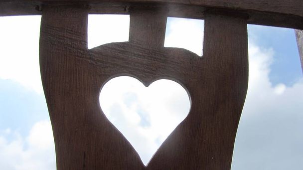 Herz, Symbol für Liebe und Romantik in zwischenmenschlichen Beziehungen - Foto, Bild
