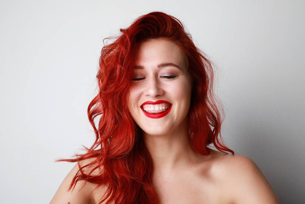 Portrait of happy red hair woman, smiling at the camera. Happy mood of the day. Space for your text. - Foto, Bild