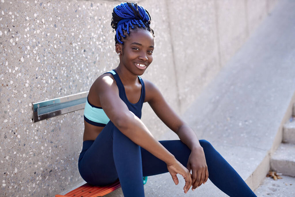portrait of sweaty black afro woman taking break after sport - Фото, изображение