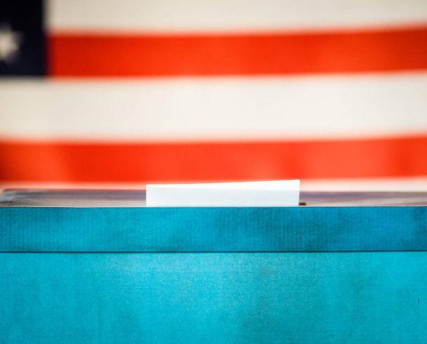 elezioni negli Stati Uniti - voto e bandiera americana - Foto, immagini
