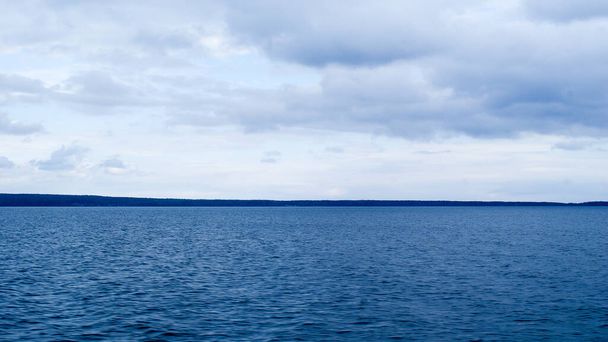 Petroskoi on kaunis kaupunki Onega-järven rannalla. Sijaitsee Pohjois-Venäjällä. Se on Karjalan suurin kaupunki. - Valokuva, kuva