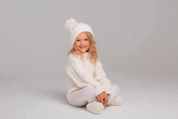 little girl in white sweater  - Zdjęcie, obraz