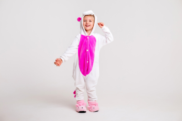blond little girl in unicorn pajama  - Foto, afbeelding
