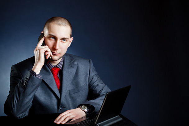 Businessman calling by phone - Zdjęcie, obraz