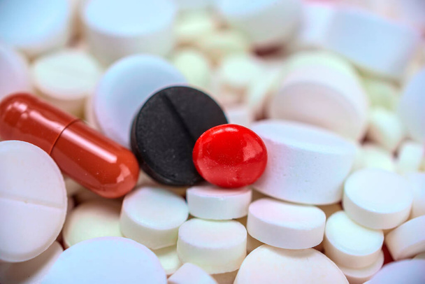 red pills background of white medicinal tablets - Foto, Imagen