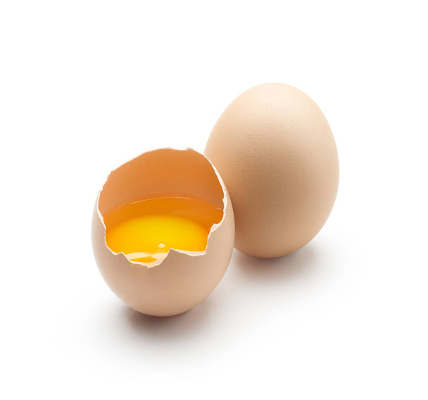 Яйца, изолированные на белом фоне - путь обрезки включен - Фото, изображение