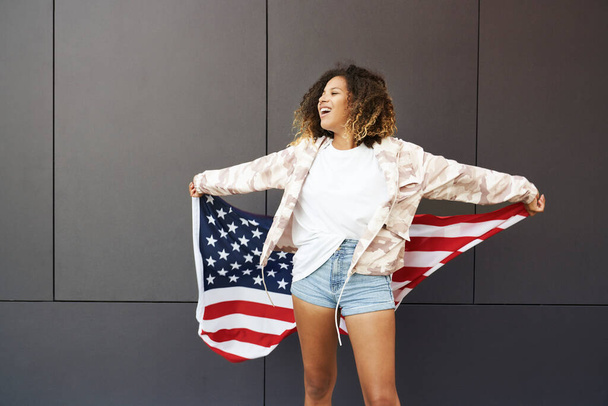 Cheerful woman with American flag - Foto, afbeelding
