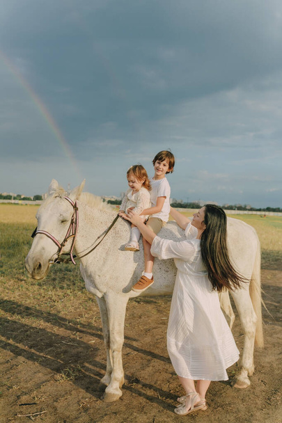 Family in white clothes in a field - Foto, afbeelding