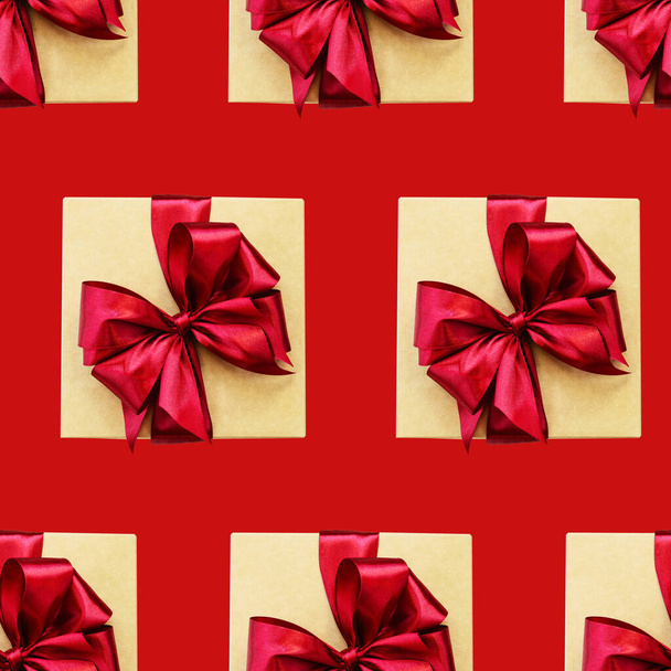 Gift with a bow on a red background. Seamless pattern. - Foto, Imagen