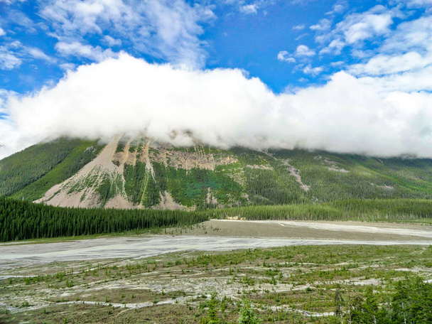 Rocheuses canadiennes, Saskatchewan Traversée de paysages et de vues panoramiques sur les montagnes - Photo, image