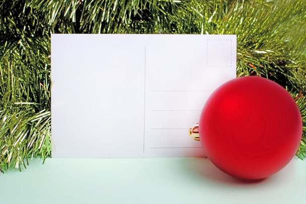καρτ ποστάλ με το νέο έτος μπάλα και έλατο - Φωτογραφία, εικόνα