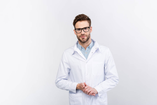 Ophthalmologist in white coat standing isolated on grey  - Foto, afbeelding