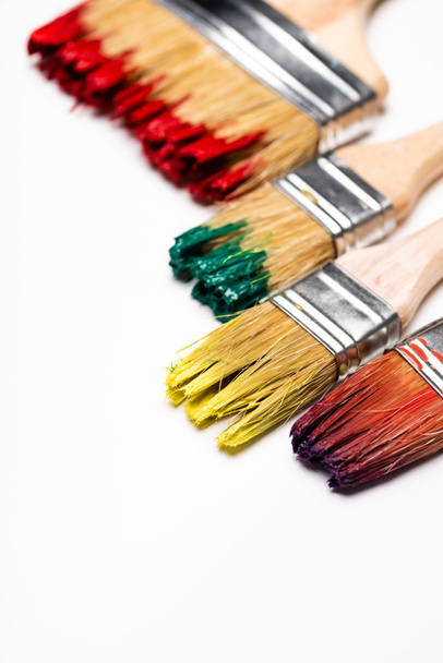 close up view of dirty paintbrushes on white background - Fotoğraf, Görsel
