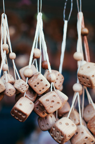 Сувеніри - дерев'яні кубики для гри на шнурі
 - Фото, зображення