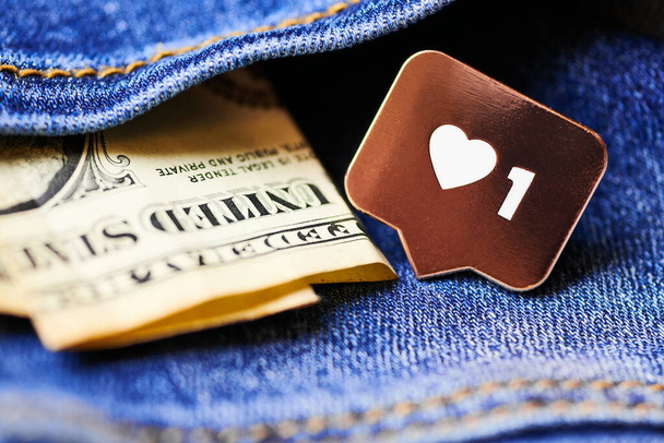 Como el símbolo del corazón y el dólar en el bolsillo. Como el botón de señalización, símbolo con corazón y un dígito. Marketing en redes sociales. - Foto, Imagen