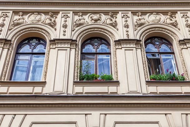 St. Petersburg, Russia, June 13, 2020. Fragment of the facade of a building, in historical part of the city. - Foto, imagen