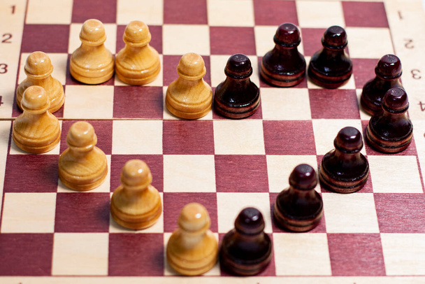 Chessboard. The pawns are arranged in a heart shape. - Fotoğraf, Görsel