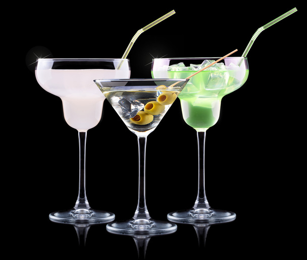 Набір алкогольних коктейлів з літніми фруктами
 - Фото, зображення