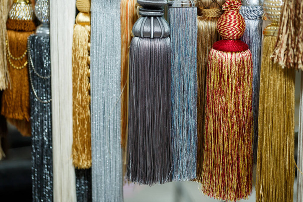 Διακοσμητικές γραβάτες από υφάσματα για κουρτίνες - Φωτογραφία, εικόνα