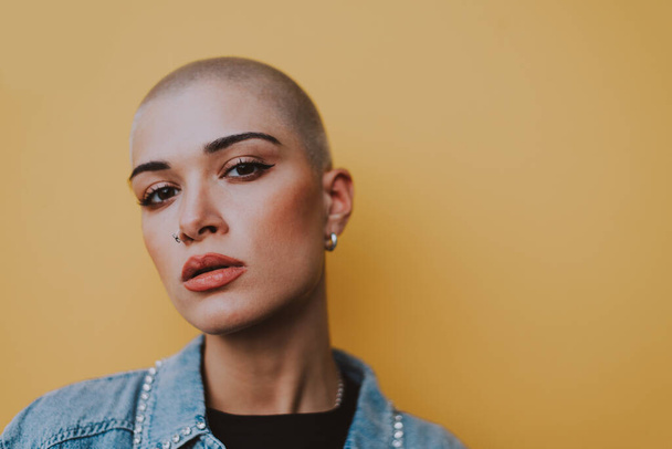 Image of a beautiful woman with bald shaved hair - Fotoğraf, Görsel