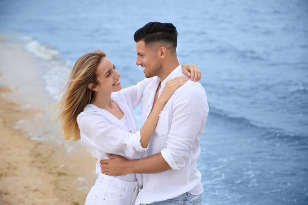 Happy couple on sea beach. Romantic walk - Zdjęcie, obraz