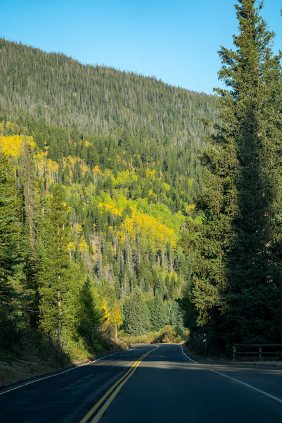 Trail Ridge Road läpi Rocky Mountain National Park Colorado alkusyksystä - Valokuva, kuva