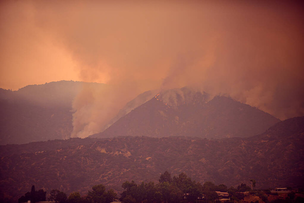 Fires and air pollution. Smoke and fire in the mountains of California. Climate change. - Photo, Image