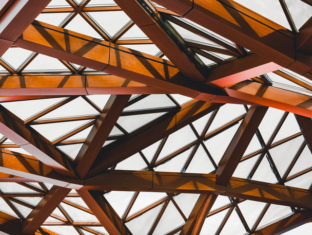 Holzkonstruktion modernes Gebäude Dachschattenbeleuchtung Architektur Details - Foto, Bild