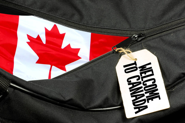 Una bolsa y un cartel Bienvenido a Canadá - Foto, Imagen
