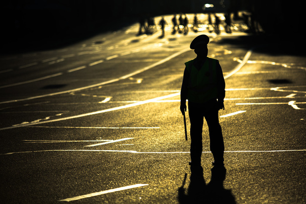 Silhouette von Verkehrspolizisten - Foto, Bild