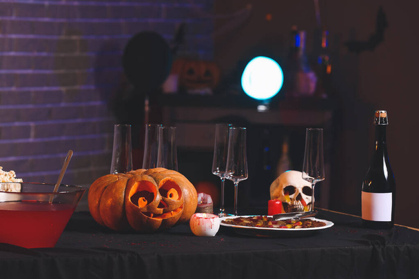 Stůl prostřený pro halloween party na pokoji - Fotografie, Obrázek