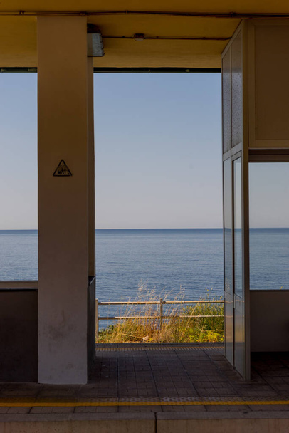 Європа, Італія, Cinque Terre, Corniglia, вид на водойму - Фото, зображення