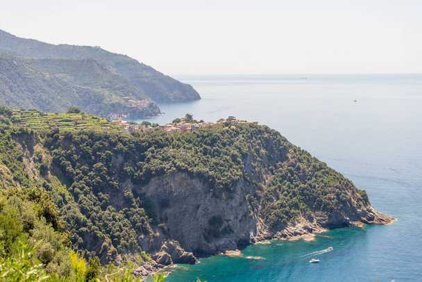 Europe, Italy, Cinque Terre, Corniglia, Corniglia, SCENIC VIEW OF SEA AGAINST SKY - 写真・画像