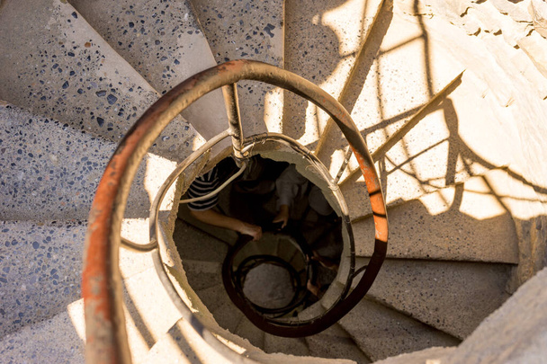 Itálie, Cinque Terre, Vernazza, pohled dolů po točitém schodišti - Fotografie, Obrázek
