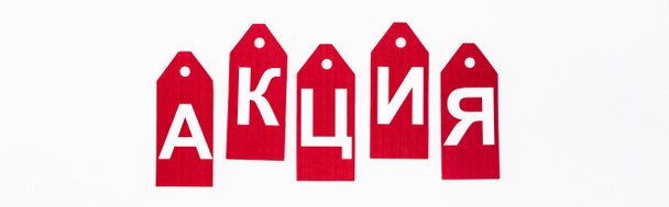 Colpo panoramico di cartellini con parole cirilliche su sfondo bianco - Foto, immagini
