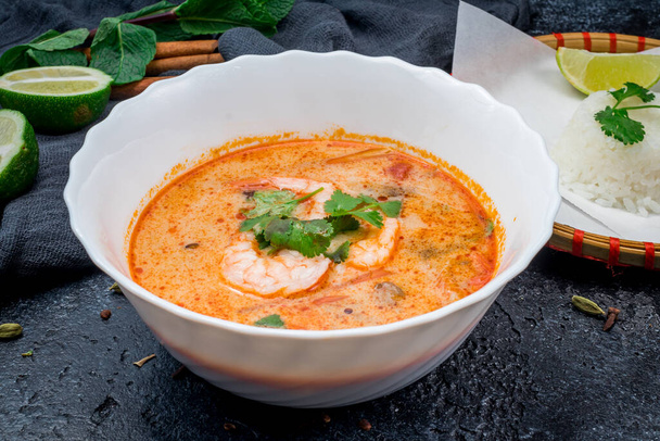 Spicy Tom Yam soup with shrimps - Фото, изображение