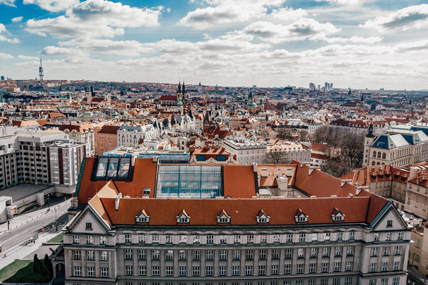 Vista de Praga. Detalle de Praga en la Ciudad Vieja. República Checa. Disparo aéreo
 - Foto, imagen
