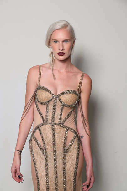 Model poses backstage at Dany Tabet show - 写真・画像