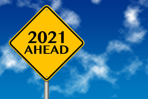 2021 год впереди дорожный знак на голубом фоне неба. 3d-рендеринг - Фото, изображение