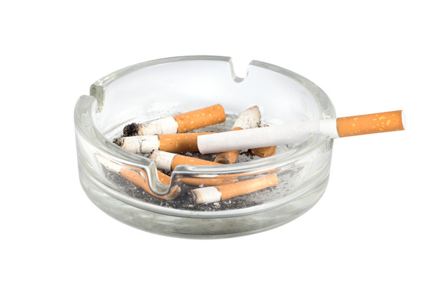 Cinzeiro e cigarros close-up
 - Foto, Imagem